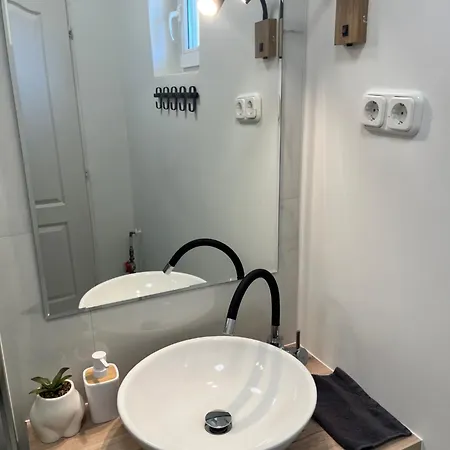 3 Barat Apartment Kehidakustany